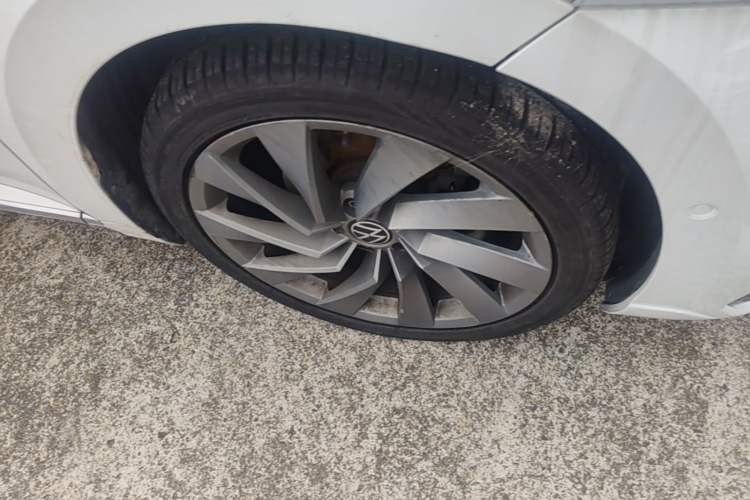 Used Volkswagen FAW-Volkswagen CC  Right Front Wheel Hub