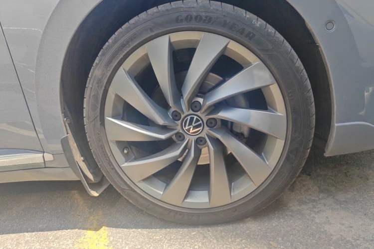 Used Volkswagen FAW-Volkswagen CC 2023 380TSI Striking Edition Right Front Wheel Hub