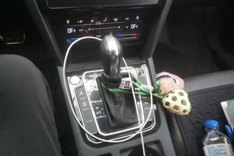 Used Volkswagen FAW-Volkswagen CC 2023 380TSI Striking Edition Gear Lever