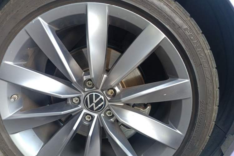 Used Volkswagen FAW-Volkswagen CC 2023 Hunting Vehicle 380TSI Hunter's Heart Edition Right Front Wheel Hub