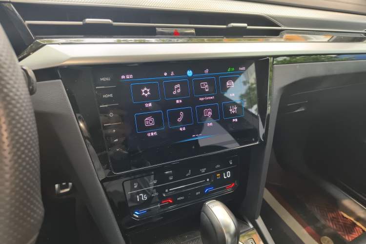 Used Volkswagen FAW-Volkswagen CC 2023 380TSI Striking Edition Audio And AC Panel