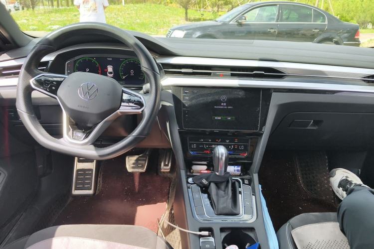Used Volkswagen FAW-Volkswagen CC 2023 330TSI Ignite Edition Center Console