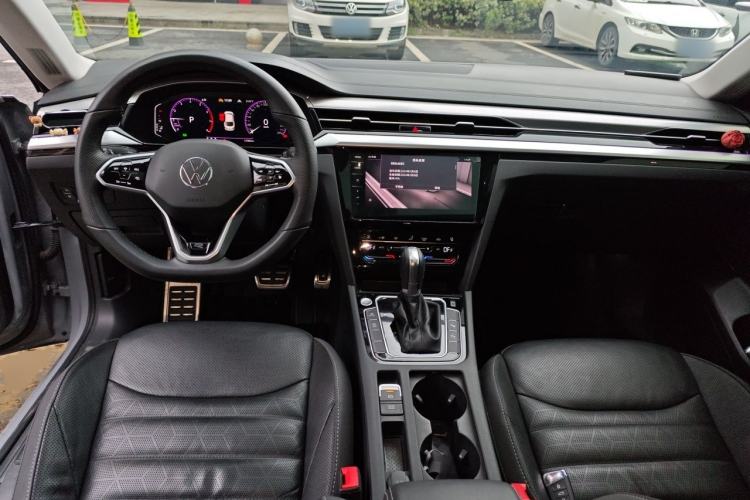 Used Volkswagen FAW-Volkswagen CC 2023 380TSI Striking Edition Center Console
