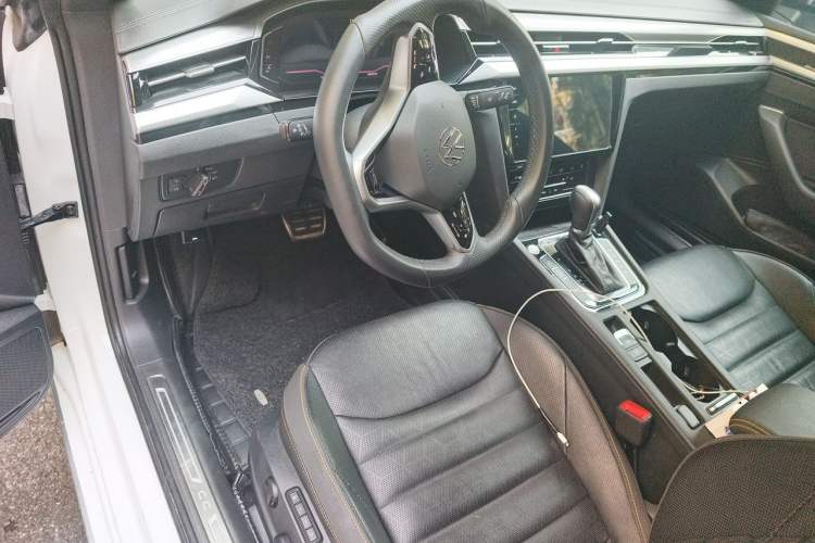 Used Volkswagen FAW-Volkswagen CC 2023 380TSI Striking Edition Center Console