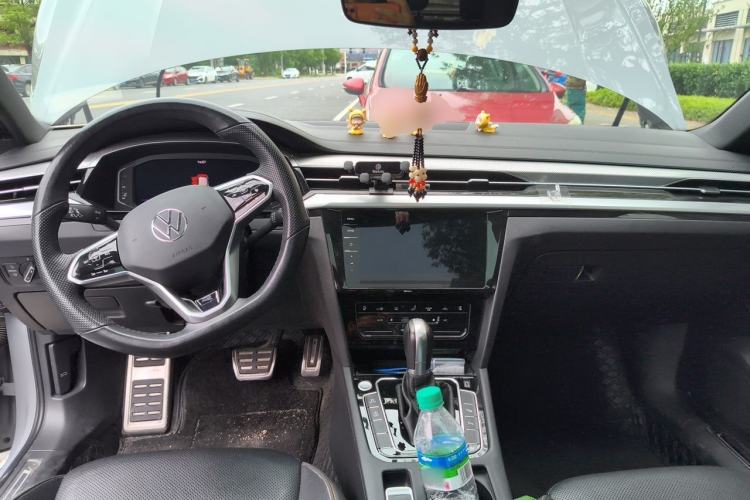 Used Volkswagen FAW-Volkswagen CC 2023 380TSI Striking Edition Center Console