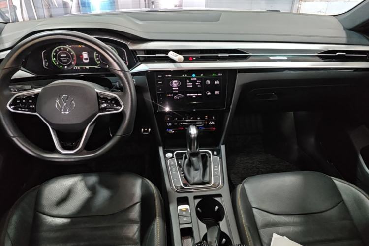 Used Volkswagen FAW-Volkswagen CC 2023 380TSI Striking Edition Center Console