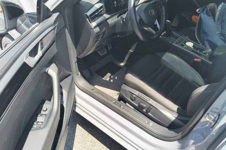 Used Volkswagen FAW-Volkswagen CC 2023 380TSI Striking Edition Driver Seat
