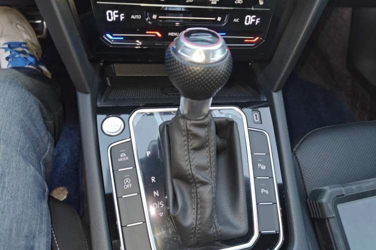 Used Volkswagen FAW-Volkswagen CC 2023 Hunting Vehicle 380TSI Hunter's Heart Edition Gear Lever