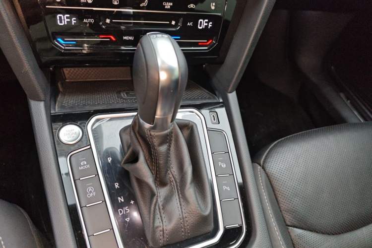 Used Volkswagen FAW-Volkswagen CC 2023 380TSI Striking Edition Gear Lever