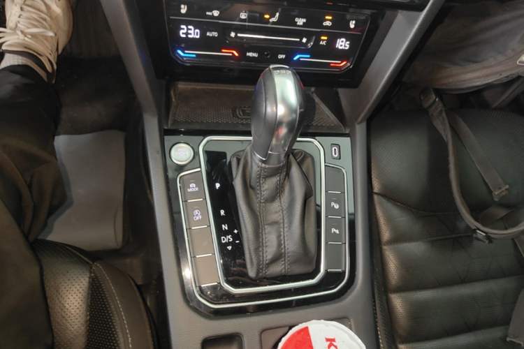 Used Volkswagen FAW-Volkswagen CC 2023 380TSI Striking Edition Gear Lever