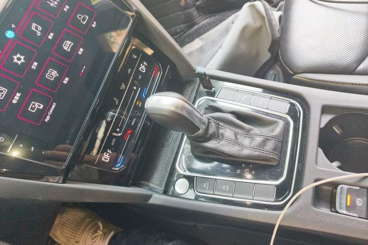 Used Volkswagen FAW-Volkswagen CC 2023 380TSI Striking Edition Gear Lever