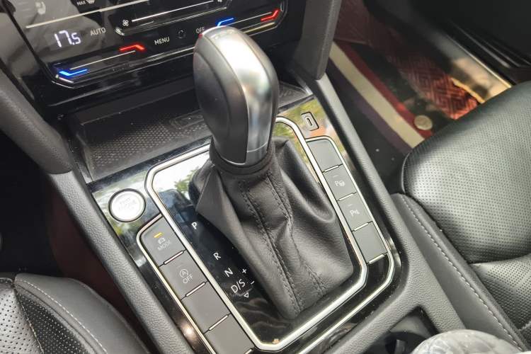 Used Volkswagen FAW-Volkswagen CC 2023 380TSI Striking Edition Gear Lever