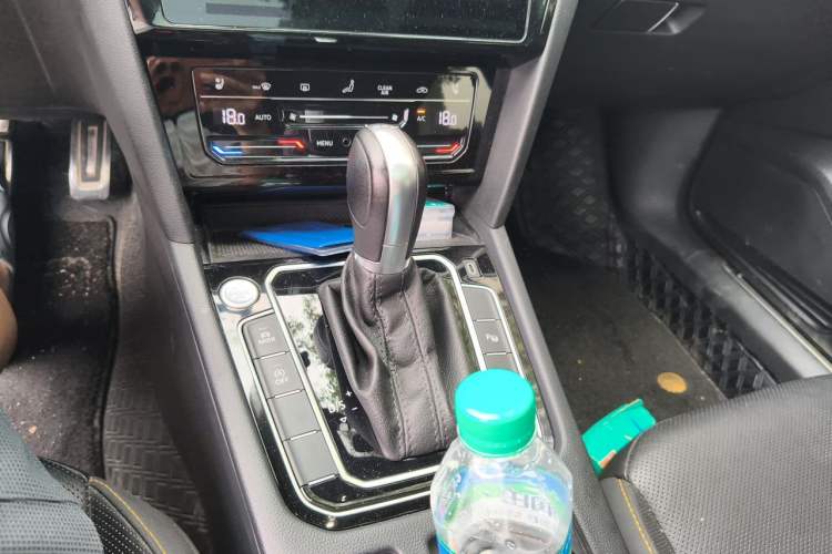 Used Volkswagen FAW-Volkswagen CC 2023 380TSI Striking Edition Gear Lever