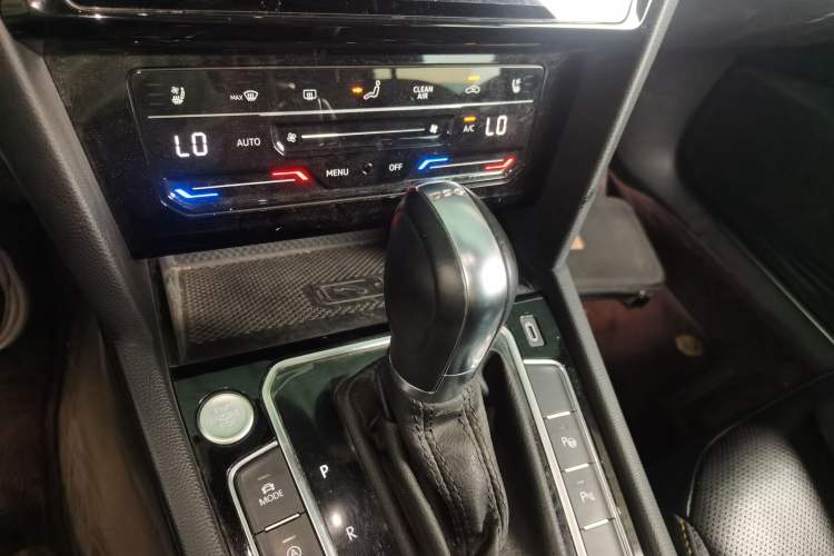 Used Volkswagen FAW-Volkswagen CC 2023 380TSI Striking Edition Gear Lever