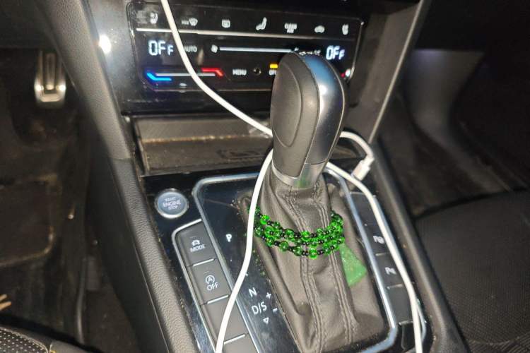 Used Volkswagen FAW-Volkswagen CC 2023 380TSI Striking Edition Gear Lever