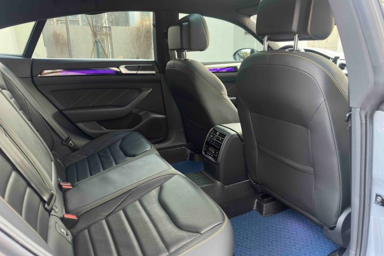 Used Volkswagen FAW-Volkswagen CC 2023 380TSI Striking Edition Interior 11