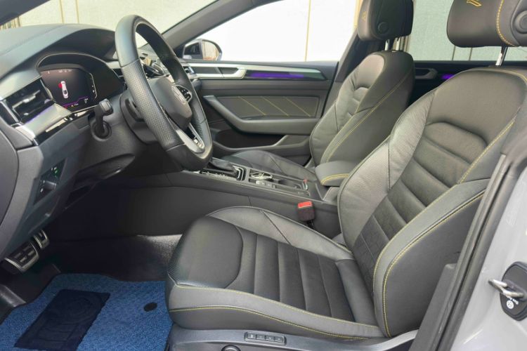 Used Volkswagen FAW-Volkswagen CC 2023 380TSI Striking Edition Interior 4