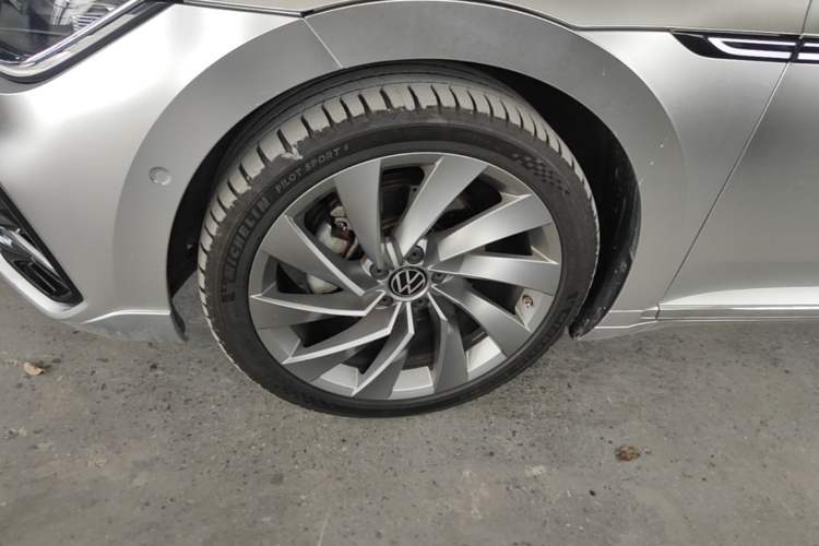 Used Volkswagen FAW-Volkswagen CC 2023 380TSI Striking Edition Left Front Wheel Hub