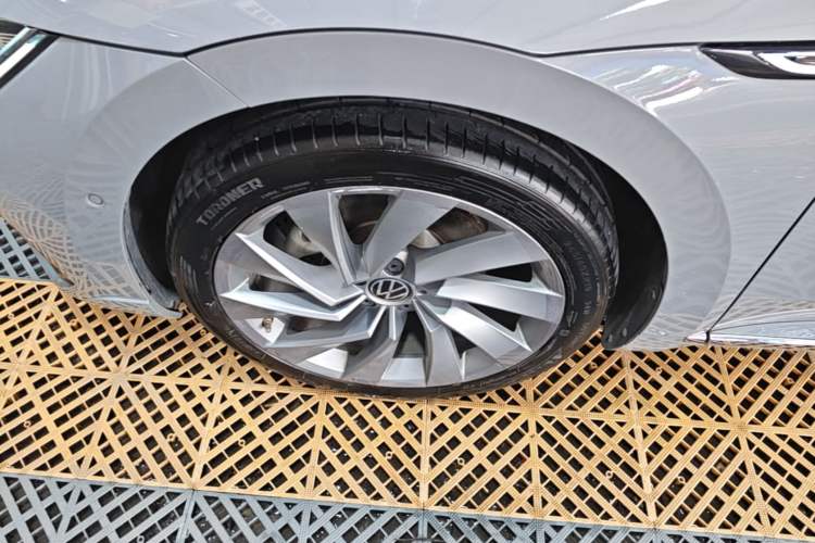 Used Volkswagen FAW-Volkswagen CC 2023 380TSI Striking Edition Left Front Wheel Hub