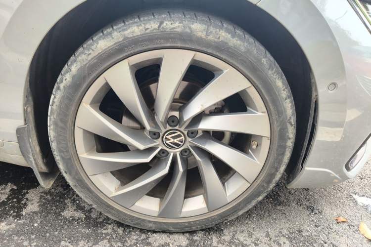 Used Volkswagen FAW-Volkswagen CC 2023 380TSI Striking Edition Right Front Wheel Hub