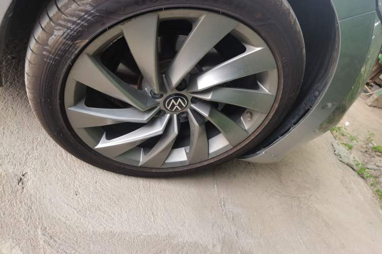 Used Volkswagen FAW-Volkswagen CC 2023 380TSI Striking Edition Right Front Wheel Hub