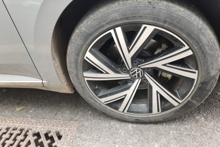 Used Volkswagen FAW-Volkswagen CC 2023 330TSI Ignite Edition Right Front Wheel Hub
