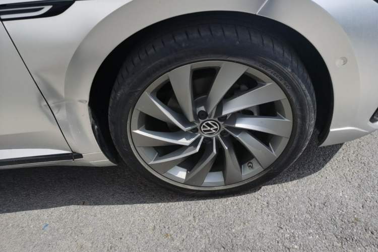 Used Volkswagen FAW-Volkswagen CC 2023 380TSI Striking Edition Right Front Wheel Hub