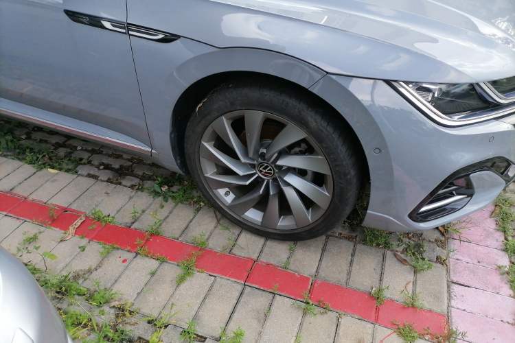 Used Volkswagen FAW-Volkswagen CC 2023 380TSI Striking Edition Right Front Wheel Hub