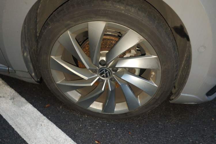 Used Volkswagen FAW-Volkswagen CC 2023 380TSI Striking Edition Right Front Wheel Hub