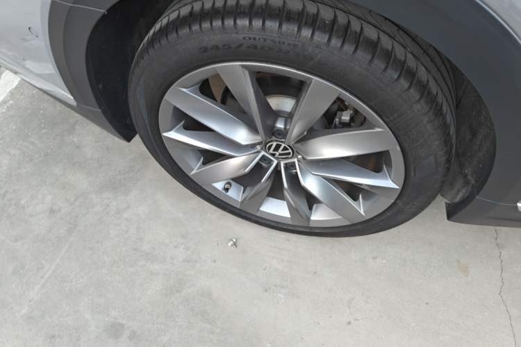 Used Volkswagen FAW-Volkswagen CC 2023 Hunting Vehicle 380TSI Hunter's Heart Edition Right Rear Wheel Hub