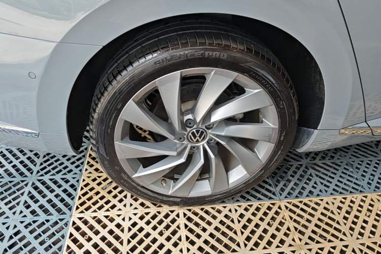Used Volkswagen FAW-Volkswagen CC 2023 380TSI Striking Edition Right Rear Wheel Hub