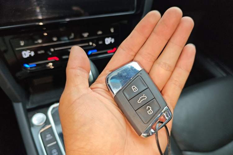 Used Volkswagen FAW-Volkswagen CC 2023 380TSI Striking Edition Vehicle Key