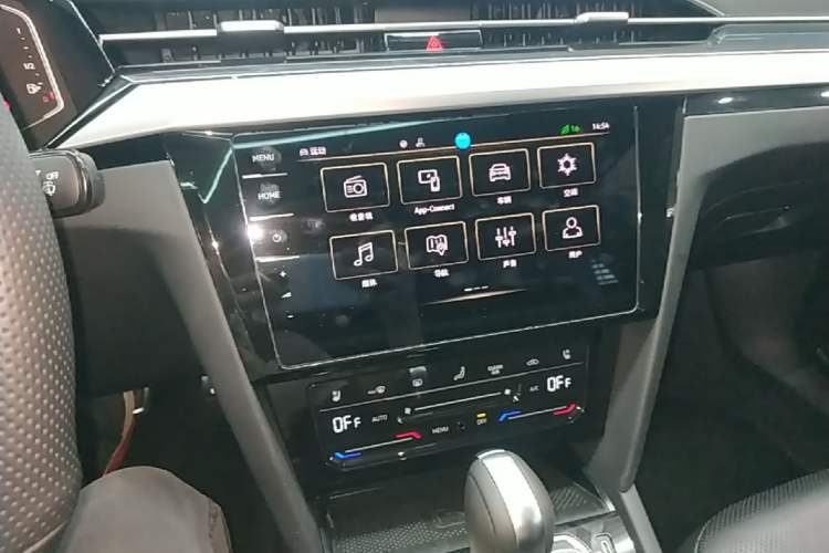 Used Volkswagen FAW-Volkswagen CC 2023 380TSI Striking Edition Audio And AC Panel