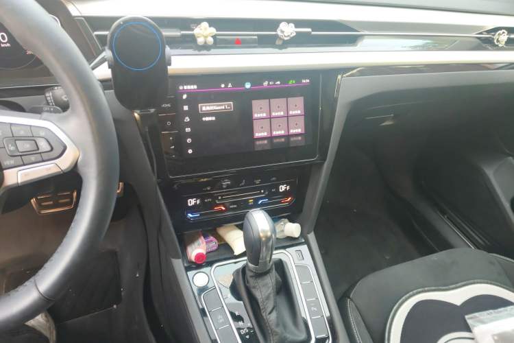 Used Volkswagen FAW-Volkswagen CC 2023 Adventure Vehicle 330TSI Hunter Vision Edition Audio And AC Panel