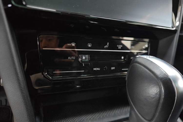 Used Volkswagen FAW-Volkswagen CC 2023 330TSI Ignite Edition Audio And AC Panel
