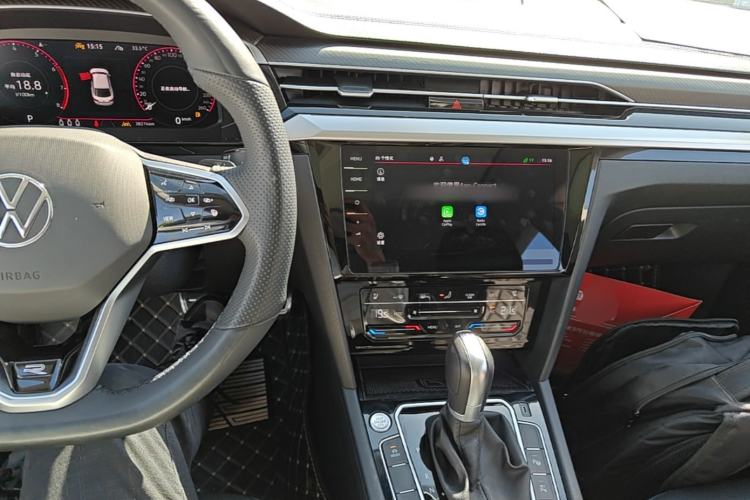 Used Volkswagen FAW-Volkswagen CC 2023 380TSI Striking Edition Center Console