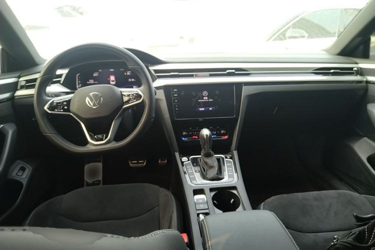 Used Volkswagen FAW-Volkswagen CC 2023 330TSI Ignite Edition Center Console