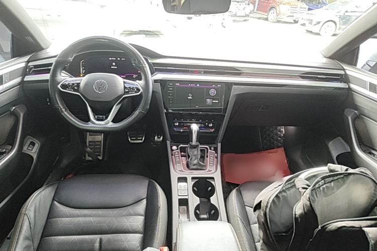 Used Volkswagen FAW-Volkswagen CC 2023 380TSI Striking Edition Center Console