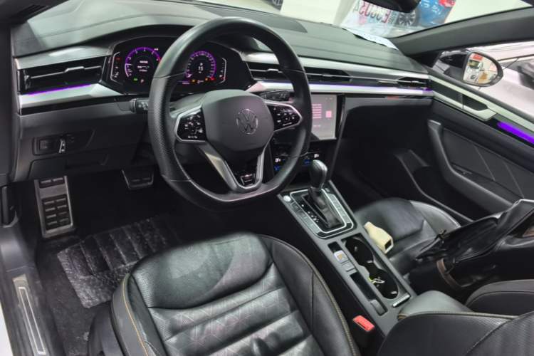 Used Volkswagen FAW-Volkswagen CC 2023 380TSI Striking Edition Center Console