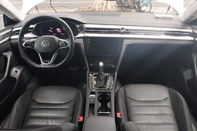 Used Volkswagen FAW-Volkswagen CC 2023 380TSI Striking Edition Center Console