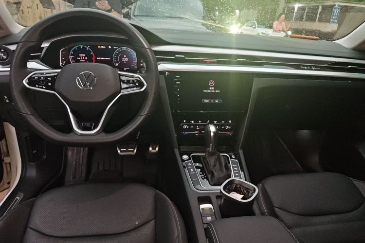 Used Volkswagen FAW-Volkswagen CC 2023 380TSI Striking Edition Center Console