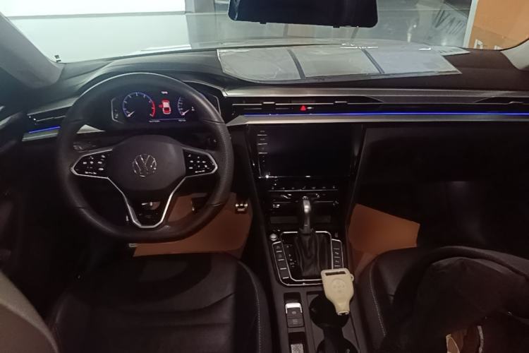 Used Volkswagen FAW-Volkswagen CC 2023 380TSI Striking Edition Center Console