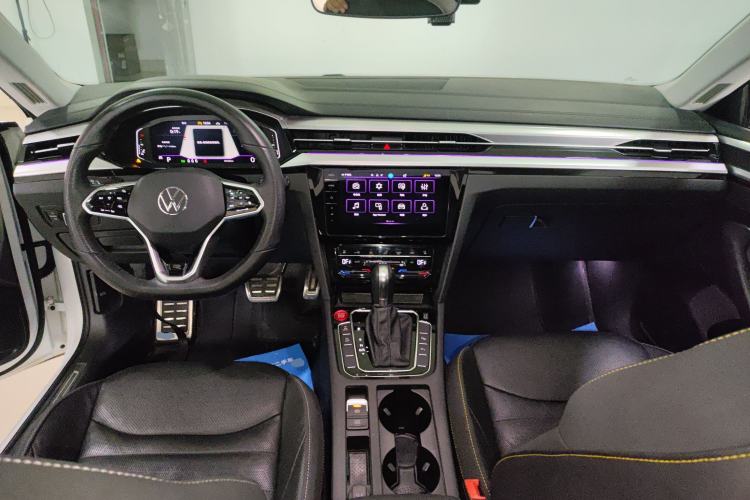 Used Volkswagen FAW-Volkswagen CC 2023 380TSI Striking Edition Center Console