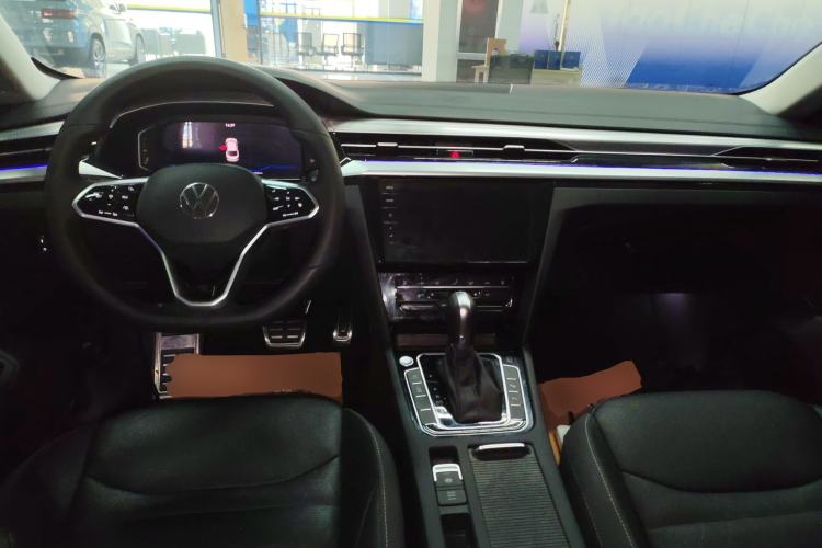 Used Volkswagen FAW-Volkswagen CC 2023 380TSI Striking Edition Center Console