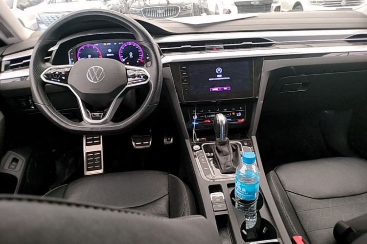 Used Volkswagen FAW-Volkswagen CC 2023 380TSI Striking Edition Center Console
