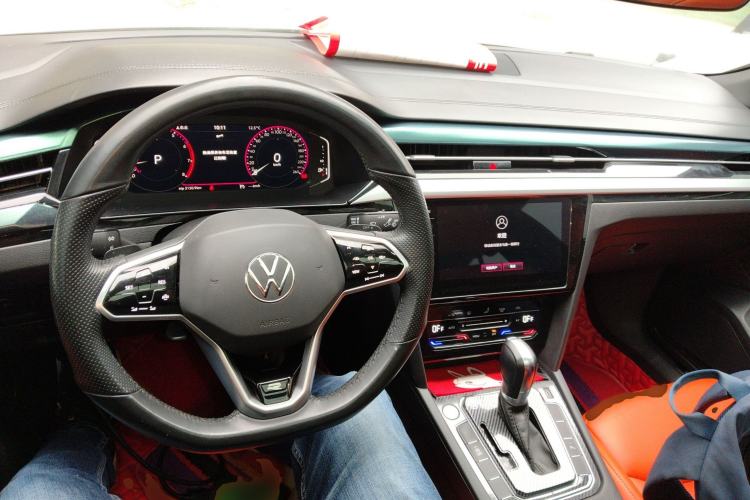 Used Volkswagen FAW-Volkswagen CC 2023 330TSI Ignite Edition Center Console