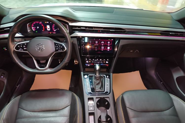 Used Volkswagen FAW-Volkswagen CC 2023 380TSI Striking Edition Center Console