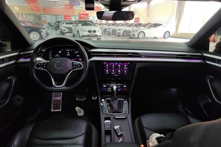 Used Volkswagen FAW-Volkswagen CC 2023 380TSI Striking Edition Center Console
