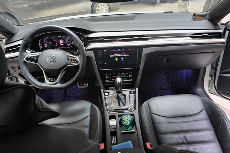 Used Volkswagen FAW-Volkswagen CC 2023 380TSI Striking Edition Center Console