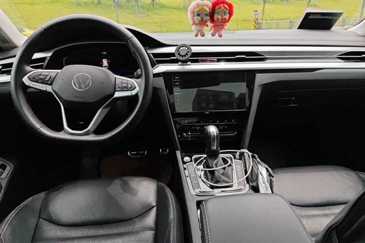 Used Volkswagen FAW-Volkswagen CC 2023 Hunting Vehicle 380TSI Hunter's Heart Edition Center Console